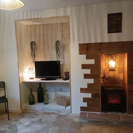 Urbain Grandier Apartman *