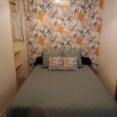 Urbain Grandier Apartman *